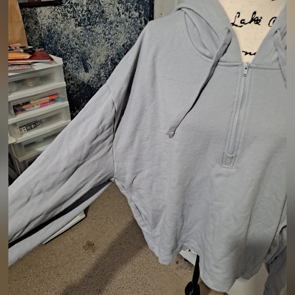 Fabletics Sweatshirt - Picture 4 of 8